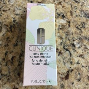 Clinique Stay-Matte Makeup